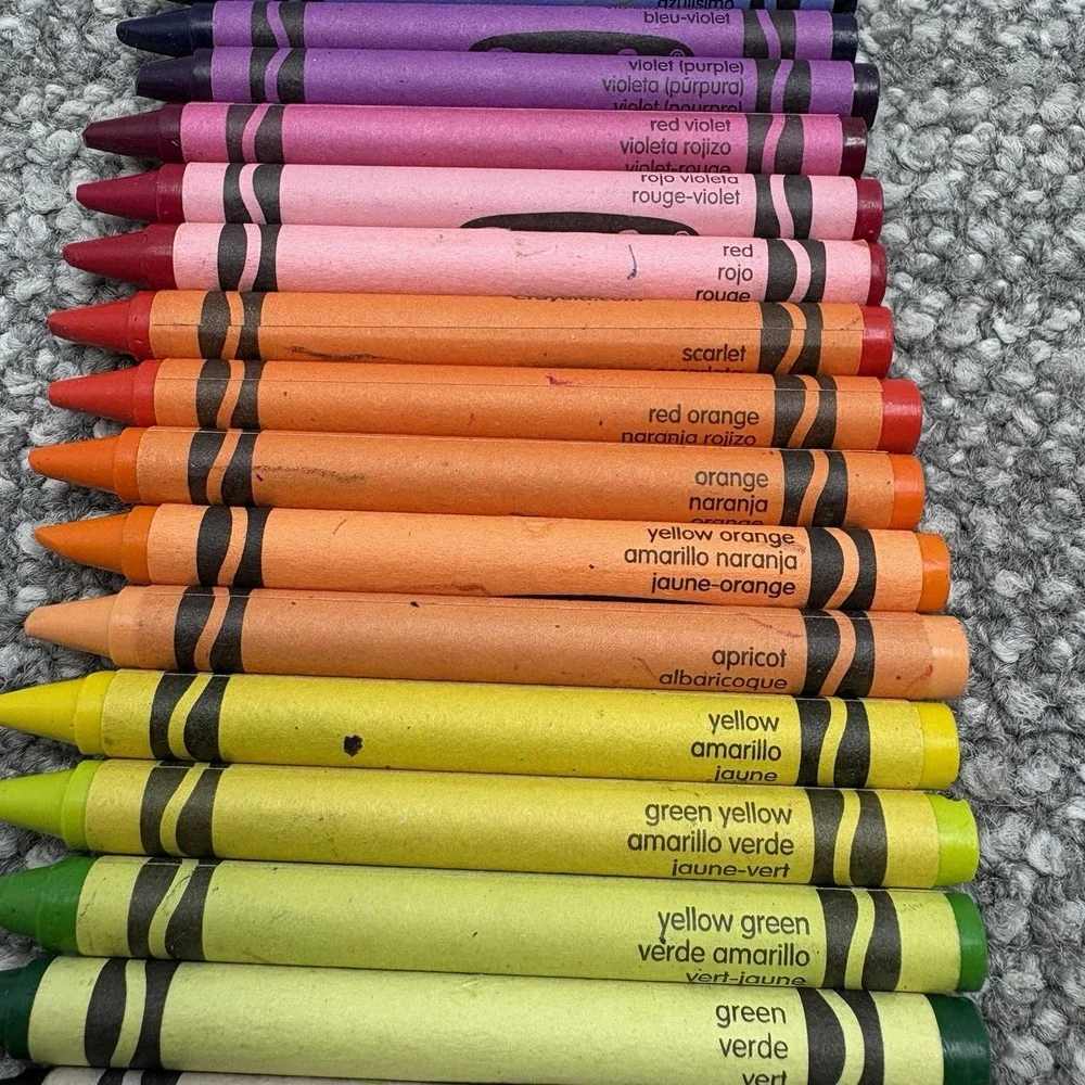 Crayola Introducing Bluetiful 24 Pack Crayons EUC 2017